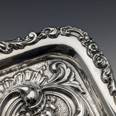1902年 英国アンティーク 純銀 レリーフ彫刻 ドレッシングテーブルトレイ 306g